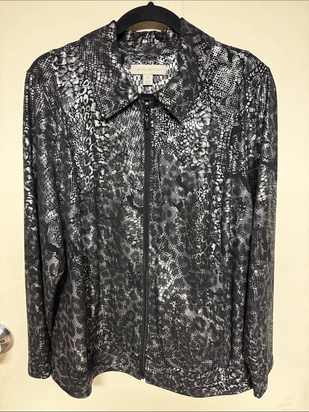 Laura Ashley Black & Gray Shimmery Snake-Print Zip Jacket